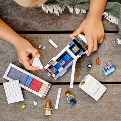 lego-city-holiday-camper-van (2)